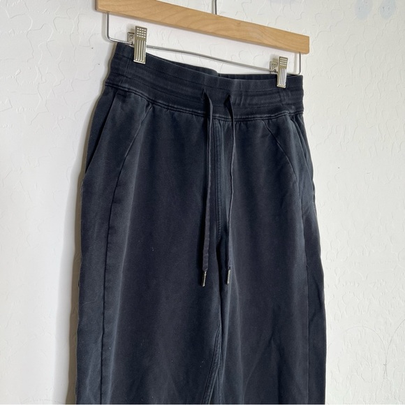 Lululemon Scuba Jogger in Black - Picture 4 of 8